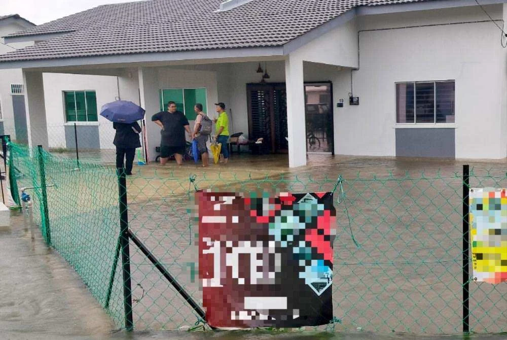 Keadaan kawasan rumah Mohd Qusairi yang terjajas dalam kejadian banjir kilat pada Khamis