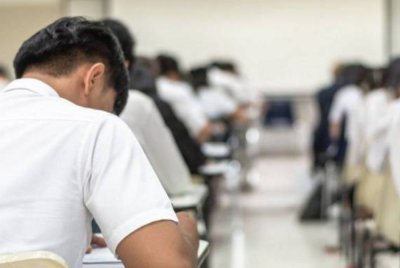 Hakikat paling jujur ialah ramai pelajar keluar dari dewan peperiksaan tanpa hala tuju yang jelas. 