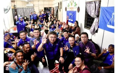 Jentera BN bersama Kim Hiung bertemu rakyat agar yakin bahawa beliau mampu membawa perubahan yang lebih baik di Karamunting.