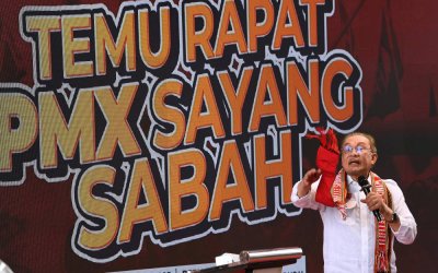 Anwar ketika menyampaikan ucapan pada program Temu Rapat PMX Sayang Sabah di Dewan Undangan Negeri (DUN) Bandau, hari ini. - Foto: Bernama