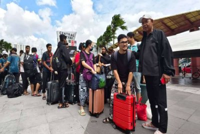 Kesemua 36 pelajar dan dua pensyarah yang terkandas dalam perjalanan pulang ke kampus UUM dengan menaiki bas selepas operasi evakuasi berjaya dilaksanakan dengan kerjasama Konsulat Malaysia di Thailand dan beberapa badan bukan kerajaan (NGO).