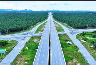 Sehingga September lalu, daripada keseluruhan 11 seksyen WCE sepanjang lebih 200km itu, lapan seksyen dibuka kepada orang ramai.