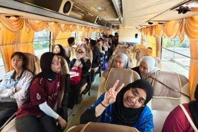 Kesemua pelajar akan dibawa ke Pusat Kesihatan UUM menjalani pemeriksaan menyeluruh, untuk memastikan tahap kesihatan mereka dalam keadaan baik. Foto: UUM