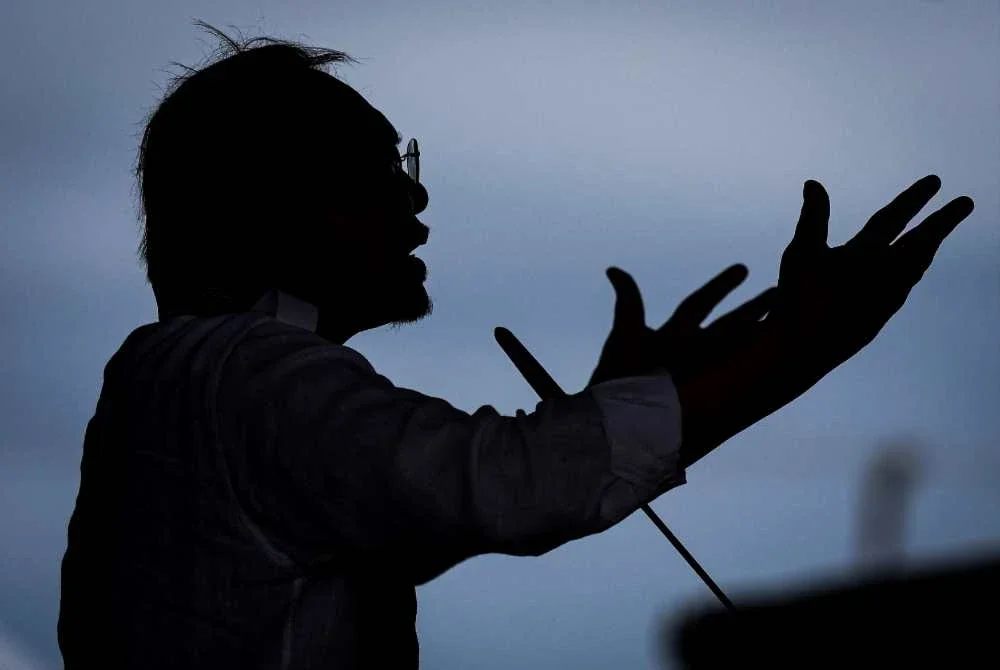 Menurut Elviza, jurang antara Anwar pada 1990-an dan Anwar pada 2025, bukan sekadar umur atau pengalaman sahaja, ia berkisar tentang jarak antara menuntut perubahan dan menguruskan kuasa di puncak.. Foto: Bernama 