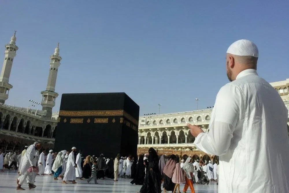 IBADAH haji memerlukan kekuatan fizikal dan badan yang cergas. Foto Canva