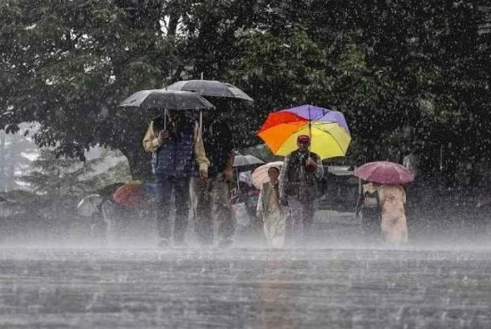 Menjelang hari mengundi tidak sampai 24 jam, Sabah dilanda hujan berterusan khususnya di kawasan pantai barat Sabah. Gambar hiasan 