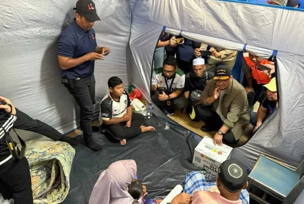 Muhammad Sanusi semasa melawat PPS SK Seri Perdana di Alor Setar pada Jumaat. Foto JKM Kedah