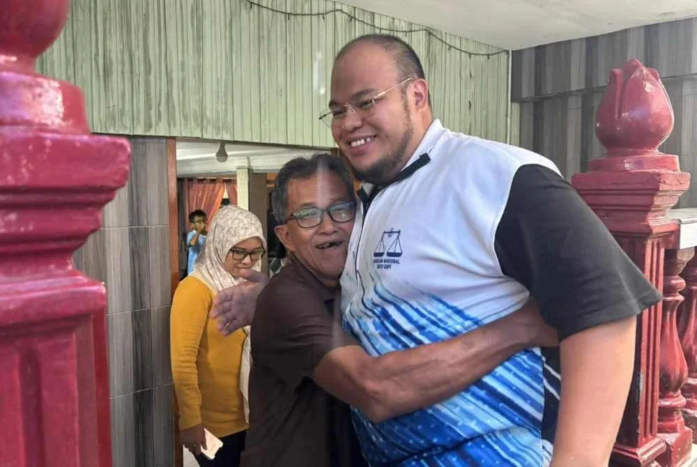 Giat mempromosikan dirinya untuk meneruskan legasi arwah bapanya di DUN Sekong.