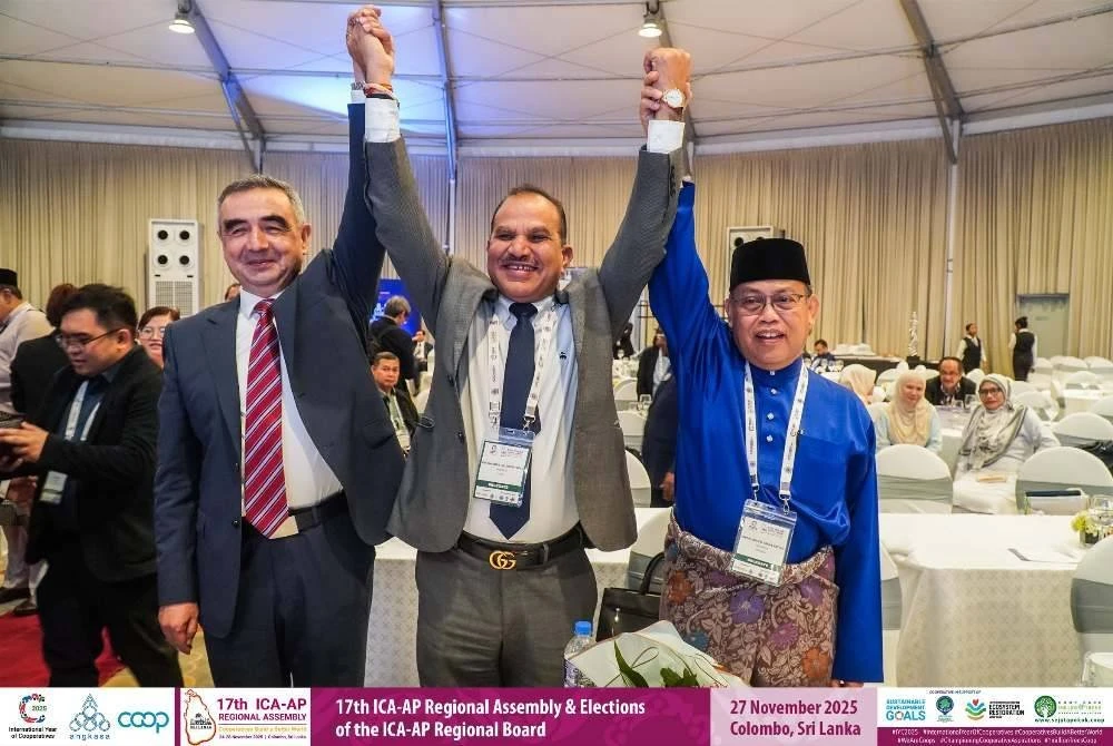 Abdul Fattah (kanan) sekali lagi dipilih sebagai Naib Presiden ICA-AP dalam sesi pemilihan ahli lembaga pada 27 November di Sri Lanka.