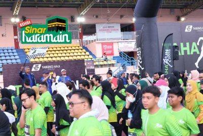 MOHD NA'IM melepaskan peserta Taha Run 2025 di Serdang baru-baru ini. Foto FACEBOOK TABUNG HAJI 
