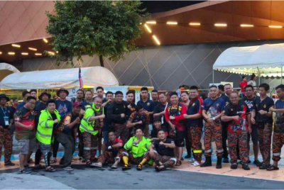 Operasi selama lima hari itu disertai sukarelawan dari Johor, Perak, Selangor serta beberapa pasukan dari negeri-negeri utara tanah air. Foto ihsan Bomba Sukarela Sungai Petani