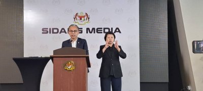 Fahmi bercakap kepada pemberita ketika sidang akhbar di Putrajaya pada Jumaat.
