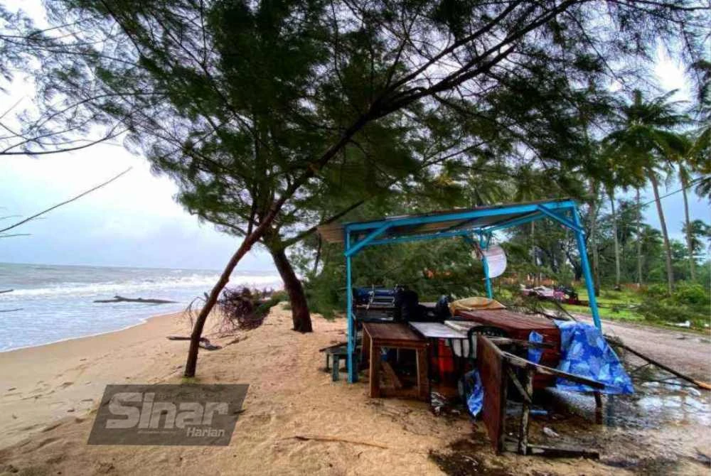 Pantai Bisikan Bayu dan Pachakan, Pasir Puteh mungkin hanya tinggal nama sahaja ekoran hakisan teruk yang berlaku setiap kali MTL.
Foto: SINAR HARIAN/HAZELEN LIANA KAMARUDIN