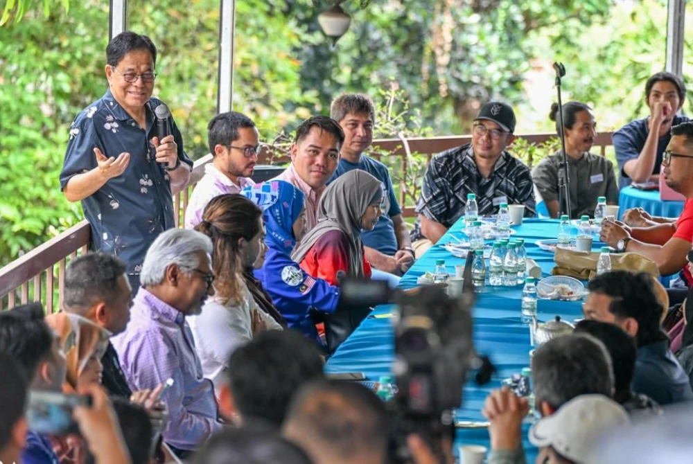 Saya bersama anggota pasukan Trans Titiwangsa V6.