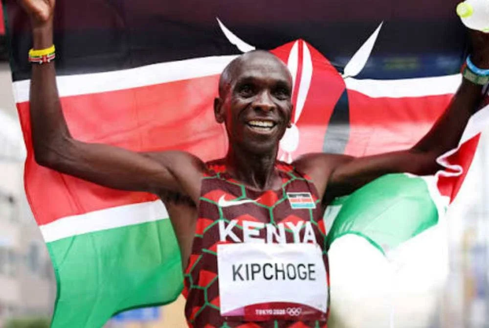Kipchoge yang dianggap pelari maraton terhebat sepanjang zaman telah memenangi 11 maraton utama iaitu lima di Berlin, empat di London, satu di Chicago dan satu di Tokyo selain dua pingat emas Olimpik.