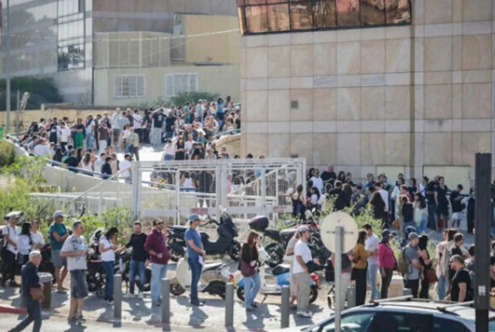 Keadaan di kedutaan Portugal di Israel bagi mendapatkan slot temu janji dengan Kedutaan Portugal untuk memohon kewarganegaraan negara berkenaan - Foto: Agensi