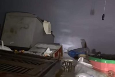 Peti sejuk yang digunakan mangsa untuk menyimpan mayat ibunya.