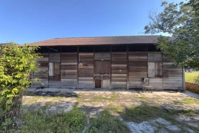 Seorang lelaki warga emas ditemui mati di ruang tamu rumahnya dipercayai dibunuh di Kampung Koh, Manjung. Gambar hiasan