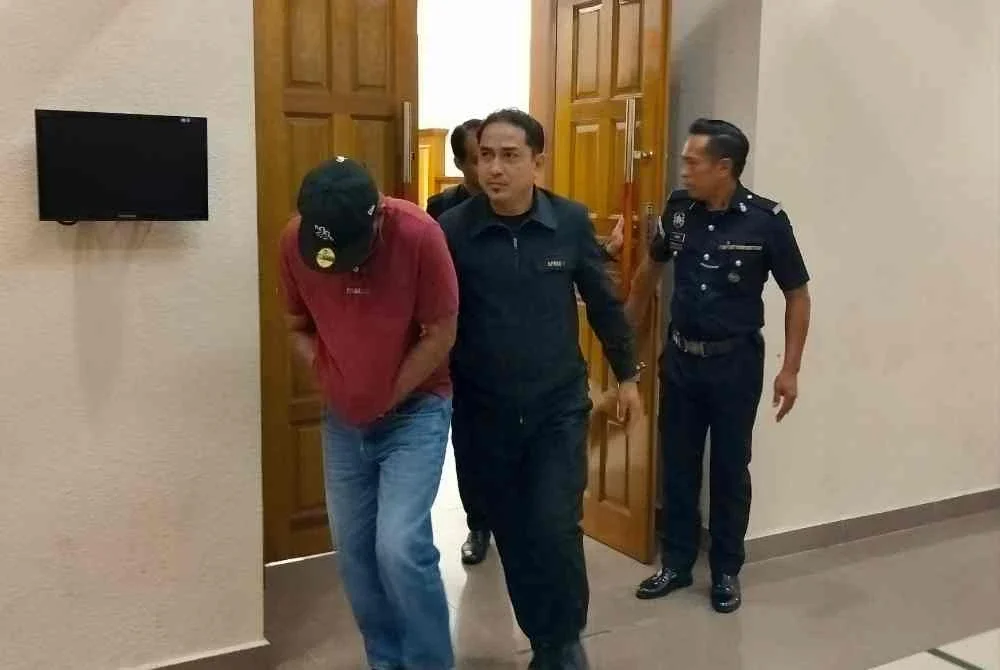 Seorang pengurus syarikat didenda RM60,000 dalam Mahkamah Sesyen Kuantan pada Isnin selepas mengaku bersalah menipu seorang lelaki membabitkan wang komisen RM30,000.