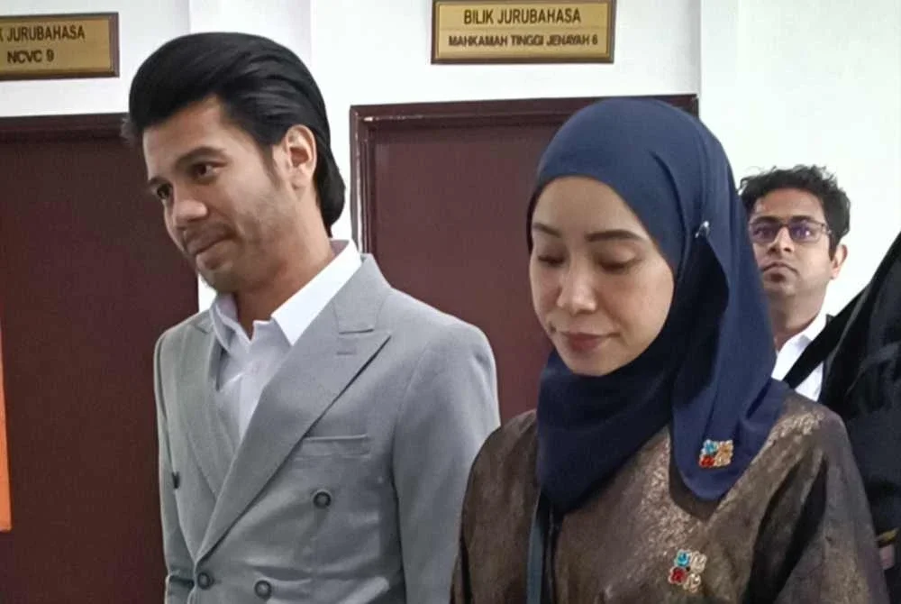Syed Shah Iqmal hadir ke Mahkamah Tinggi Shah Alam pada Isnin dengan ditemani isterinya.