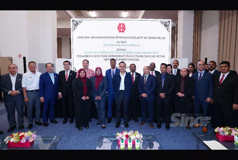 Steven (tengah) bersama tetamu Majlis Menandatangani Perjanjian Kolektif ke-14 di antara Genting Malaysia Berhad dan GENM di Wisma Genting Kuala Lumpur pada Isnin. Foto: MOHD HALIM ABDUL WAHID