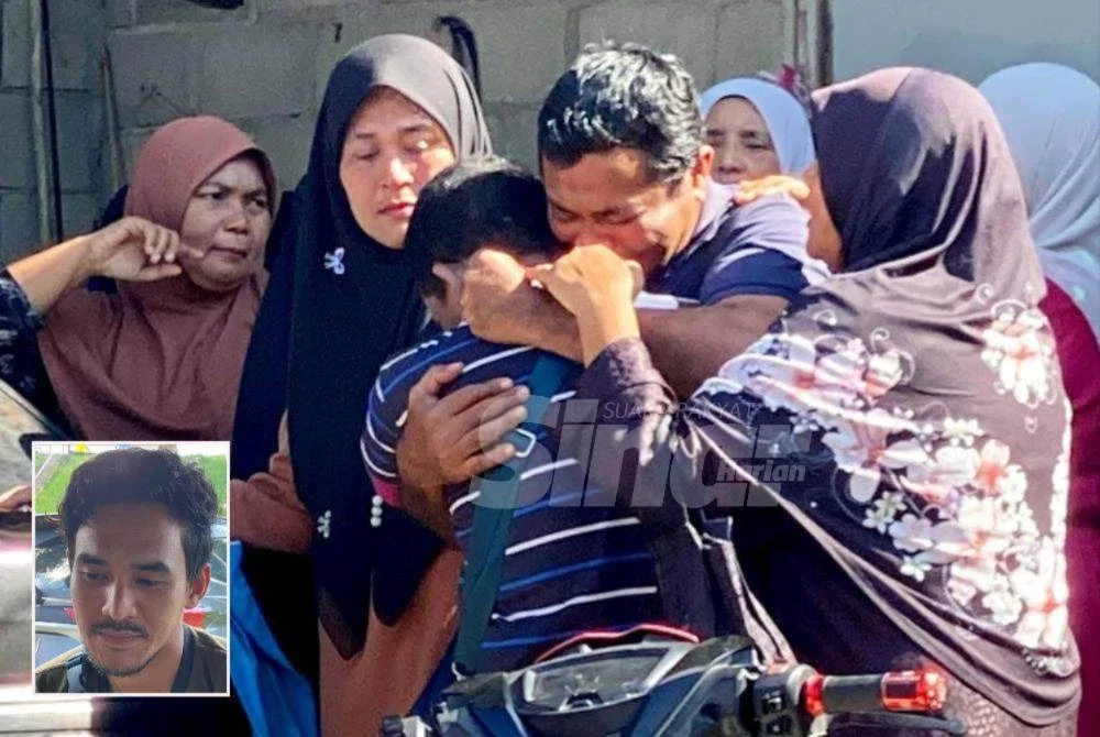 Ahli keluarga Mastura tidak dapat menahan sebak sebaik sahaja mengetahui kejadian menimpa tukang masak itu yang maut ditikam suami di Kampung Paku, Gual Ipoh, Tanah Merah pada Isnin. Gambar kecil: Mohd Jony. Foto: HAZELEN LIANA KAMARUDIN