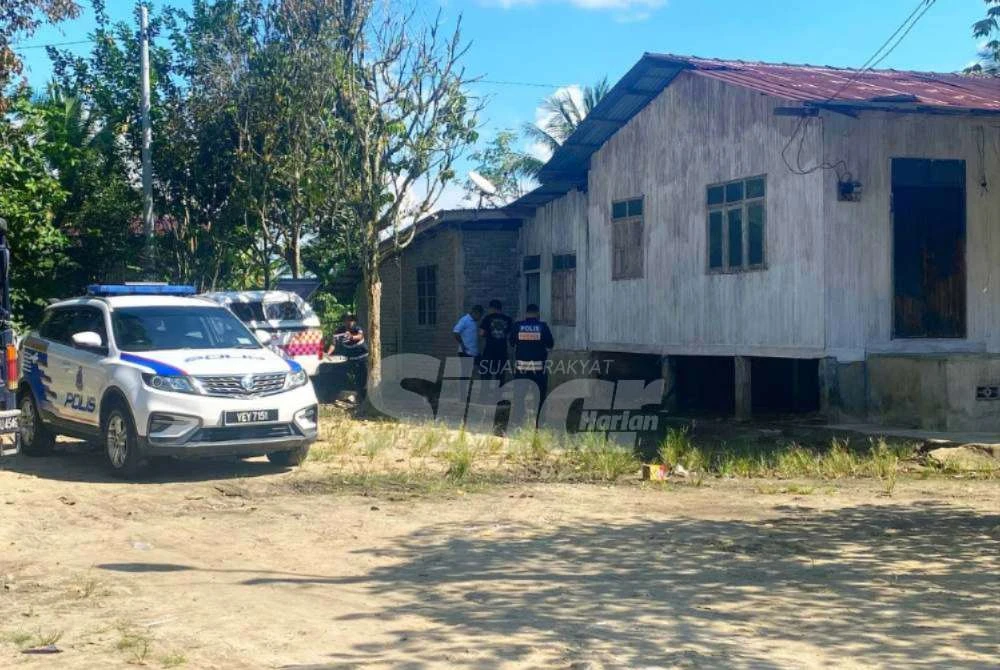 Seorang suami yang dipercayai telah menikam isterinya sehingga maut sempat mengambil anak di sekolah sebelum menyerahkan diri di Balai Polis Gual Ipoh, Tanah Merah pada Isnin. Foto: Sinar Harian