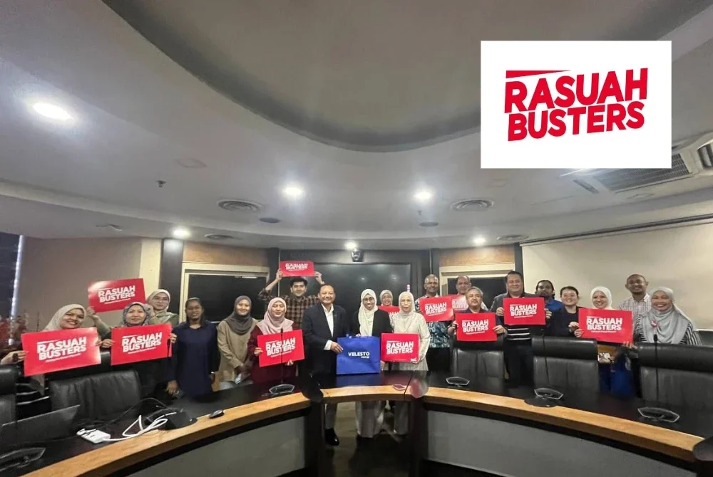 Megat Zariman dan Nurhayati (tengah) ketika Cabaran Minggu Integriti Velesto Anergy 2025 pada Rabu.