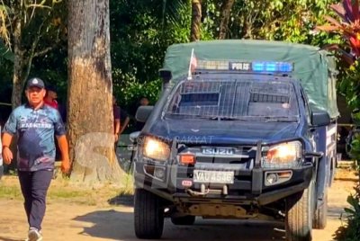Isteri yang ditikam suami sehingga maut di Kampung Paku, Gual Periok di sini pada Isnin dipercayai bertindak akibat cemburu.