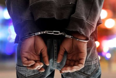 Tangkapan dilakukan dalam tiga operasi berasingan sekitar Sekinchan dan Sabak Bernam pada Isnin.