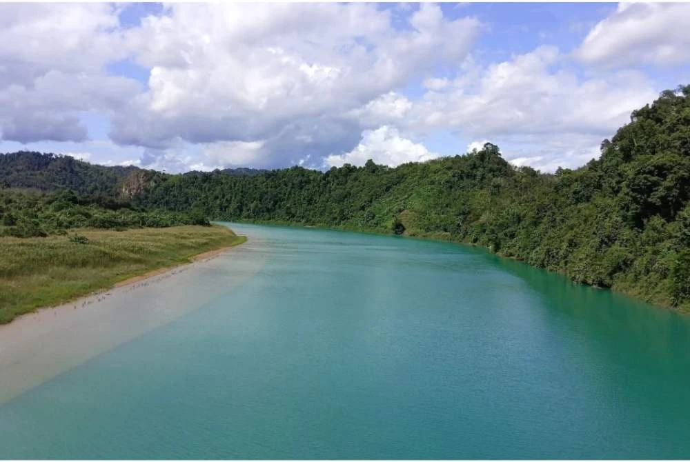 Foto tular di media sosial keadaan air di Sungai Perak pernah bertukar kebiruan.