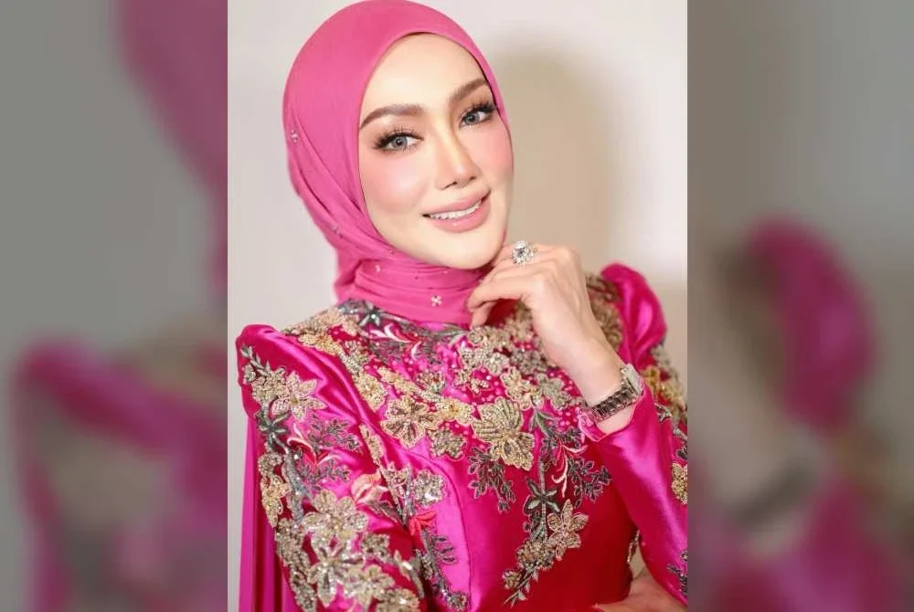 Erra berkongsikan berita gembira ketika majlis pelancaran video muzik Cinta Abadi yang juga merupakan lagu tema perkahwinan mereka.