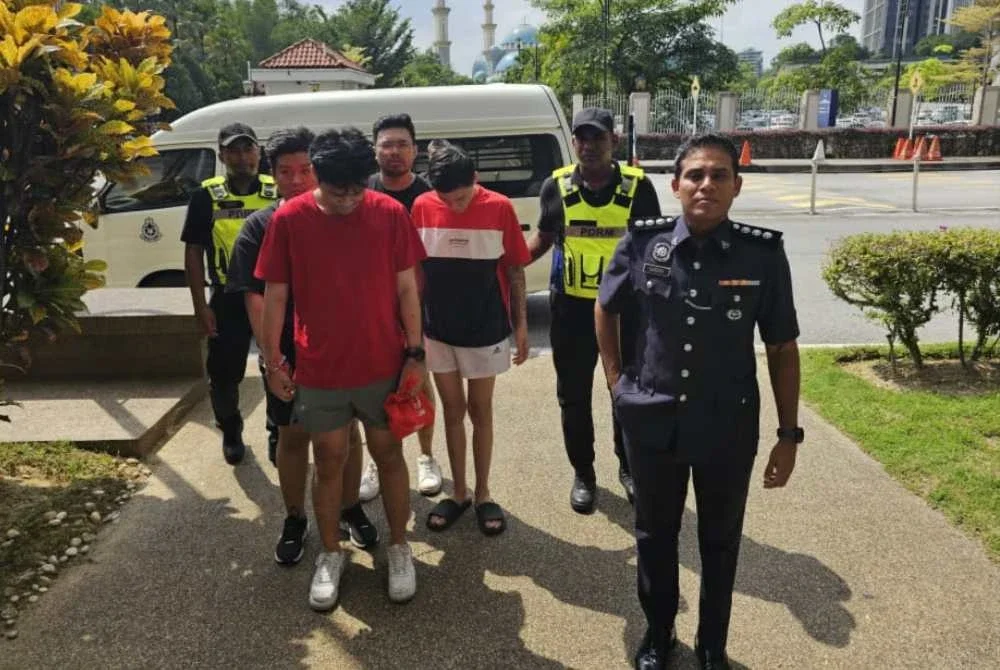 Li Ting, Zong Cheng dan Chee Seng mengaku bersalah di Mahkamah Sesyen Kuala Lumpur pada Selasa.