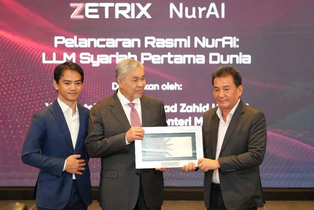 NurAI dilancarkan secara rasmi oleh Ahmad Zahid yang juga pengerusi Majlis Halal Malaysia.