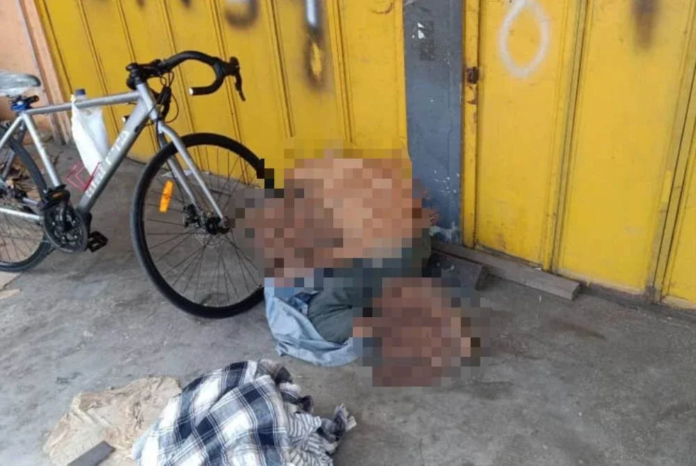 Seorang lelaki berusia lingkungan 60-an ditemukan sudah meninggal dunia di tepi jalan di Kampung Tapang, Kubang Kerian, Kota Bharu pada Selasa. Foto: PDRM