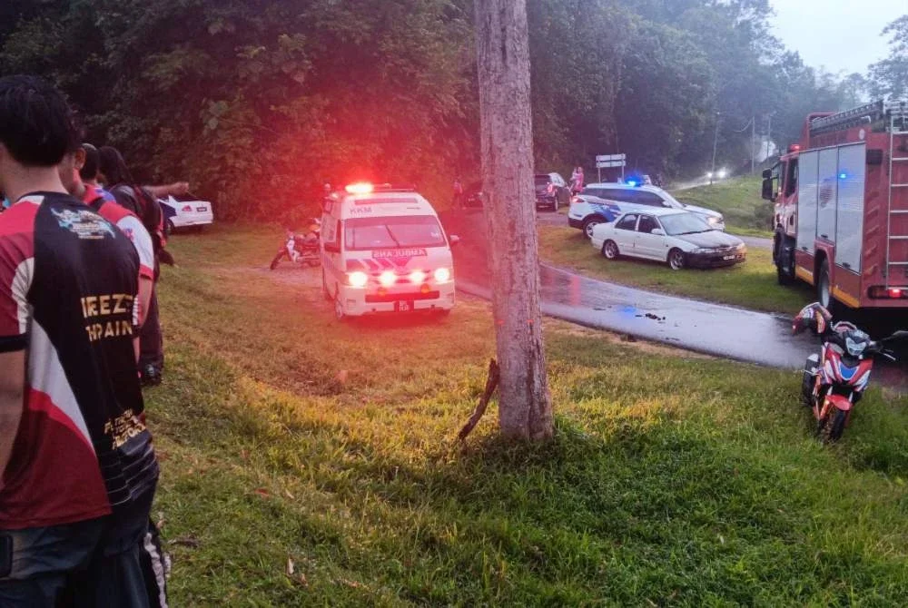 Penumpang berjaya keluar menyelamatkan diri, namun pemandu disahkan meninggal dunia di lokasi kejadian. Foto: PDRM