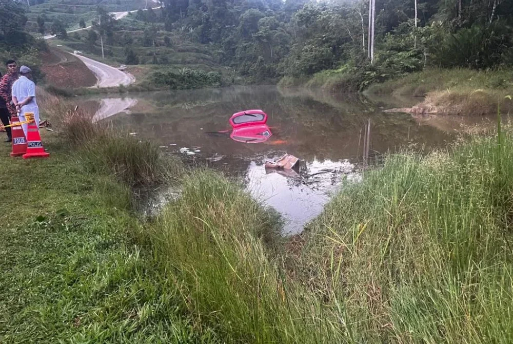 Polis menerima panggilan kecemasan daripada orang awam pada jam 6.35 petang yang memaklumkan mengenai kemalangan maut tersebut. Foto: PDRM