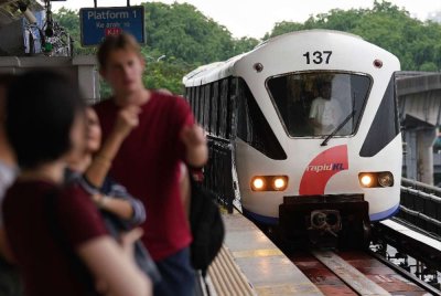 Selain kehilangan masa akibat gangguan dan kelewatan perkhidmatan, pengguna tren turut berdepan tekanan emosi apabila rutin harian terganggu.