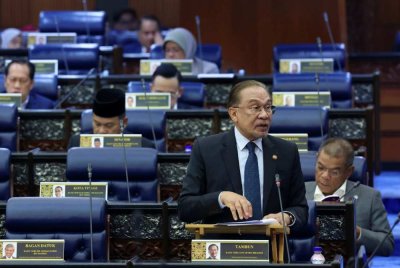 Anwar pada Mesyuarat Ketiga Penggal Keempat Parlimen ke-15 Dewan Rakyat di Bangunan Parlimen. Foto Bernama