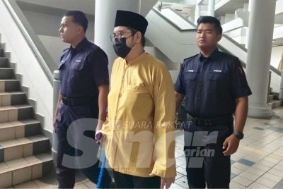 Aswadi ketika dibawa ke Mahkamah Sesyen di sini pada Selasa.