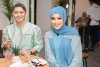 Erra Fazira mengumumkan bakal berkahwin dengan pilihan hatinya, Ezwan Zain atau 'Mr E' pada 12 Disember ini.