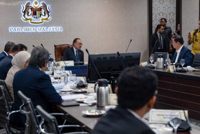 Anwar mempengerusikan mesyuarat Majlis Air Negara di Bangunan Parlimen pada Selasa. Foto: Pejabat Perdana Menteri.