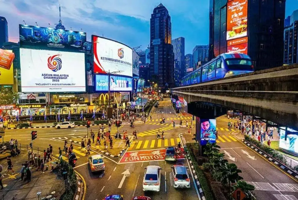 Jalan Bukit Bintang menjadi tumpuan warga asing. Foto fail Bernama