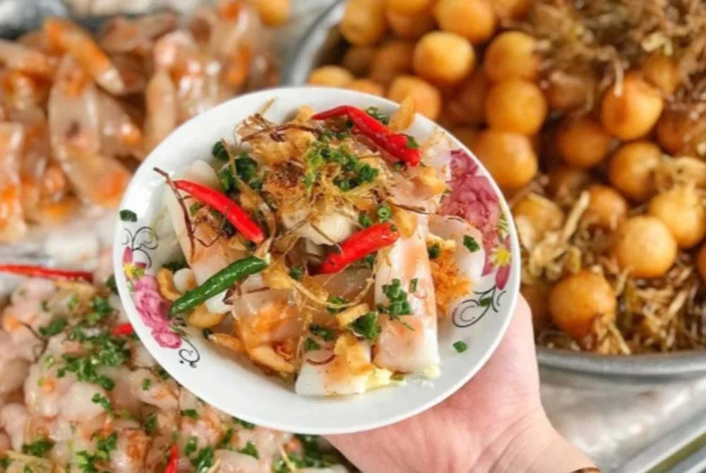 Kuih berkenaan yang diisi dengan daging dan isi udang. Foto Agensi