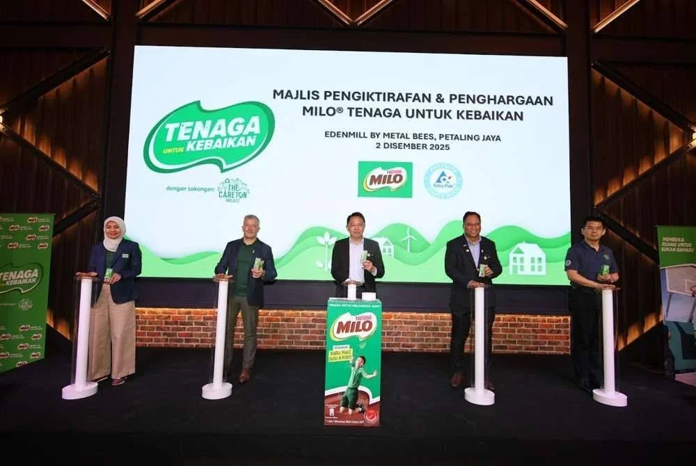 Juan Aranols (dua dari kiri) merasmikan Majlis Pengiktirafan dan Penghargaan Milo Tenaga Untuk Kebaikan 2025 anjuran MILO.