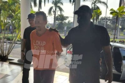 Seorang penganggur direman tujuh hari bagi membantu siasatan kes pembunuhan seorang warga emas yang ditemui dalam keadaan berlumuran darah di Kampung Koh.