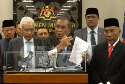 Takiyuddin ketika mengadakan sidang media di Parlimen pada Rabu Rabu.