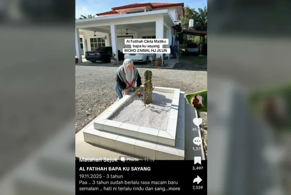 Kediaman mereka sekeluarga merupakan satu-satunya rumah yang mempunyai kubur di halaman.