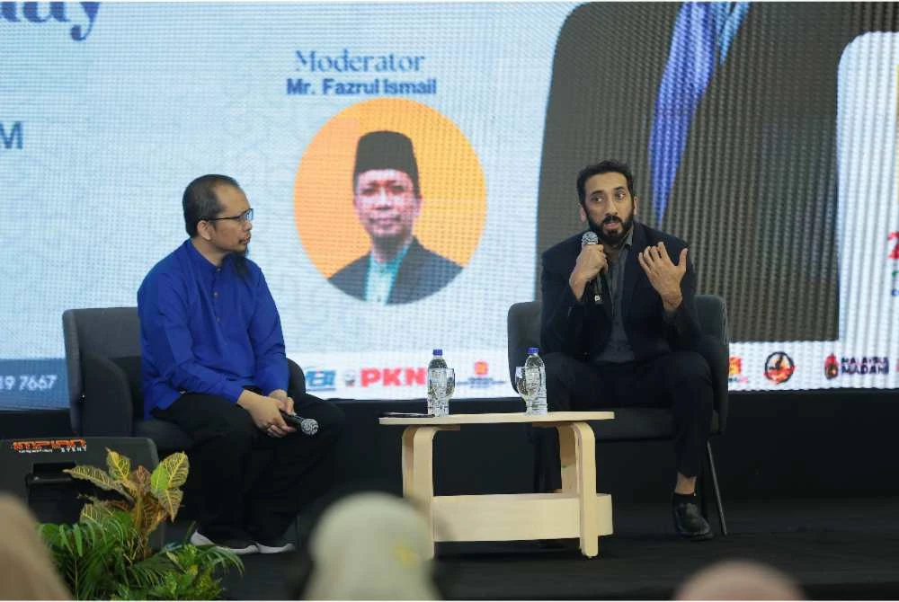Nouman (kanan) ketika sesi bual bicara pada Program Selangor International Book Fair 2025 pada Selasa. Foto PPAS