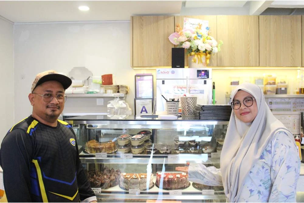 Rini bersama suami yang menjadi tulang belakangnya menubuhkan syarikat Darwisy Resources.